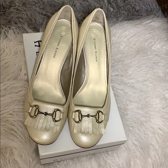 LADIES SHOES - Picture 2 of 12